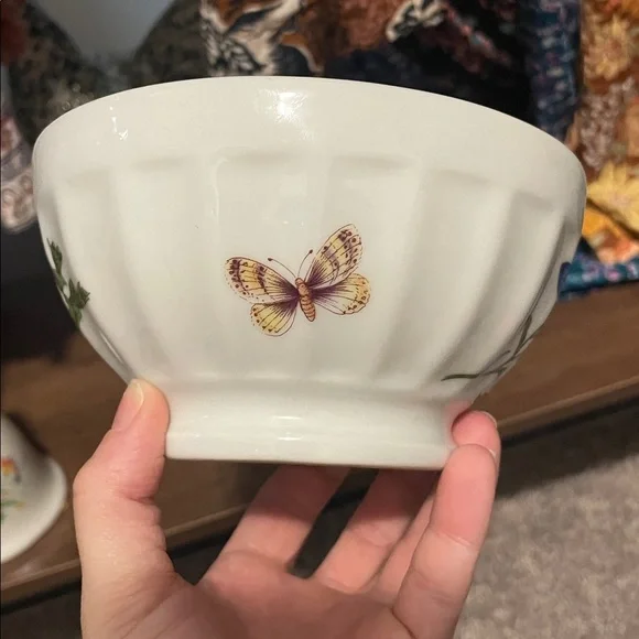 Floral White Ceramic Bowl - Picture 4 of 5